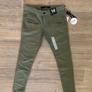 NWT Joe’s Jeans Slim Fit “The Jegging”